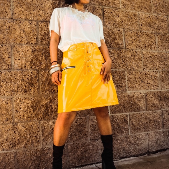High Waist Yellow Lace Up Skirt - Picture 4 of 4